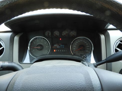 Used 2010 Ford F150 XLT AWD/4WD image 5