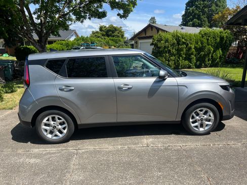 Used 2024 Kia Soul LX w/ Option Group 015 FWD image 6