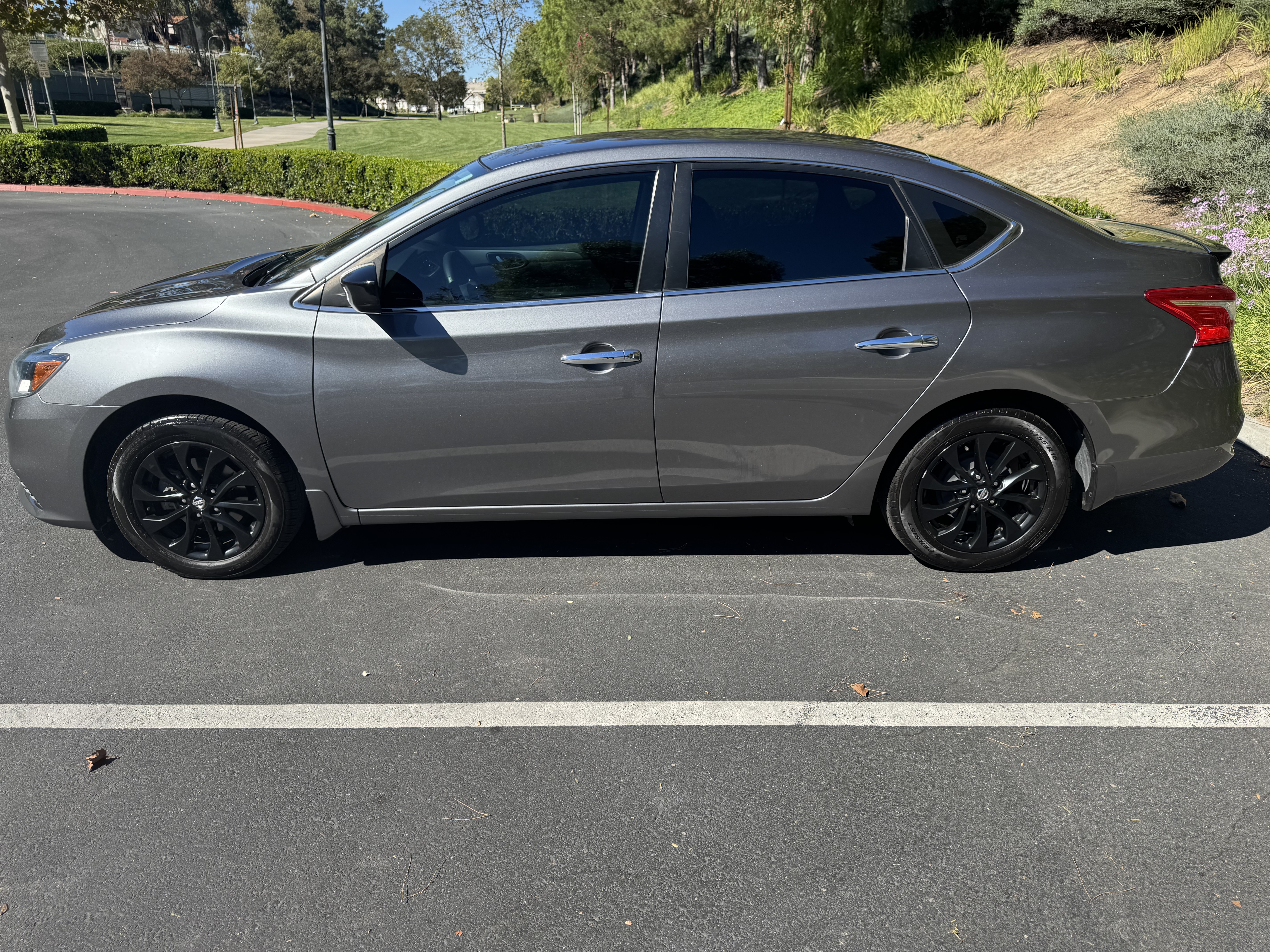 Used 2018 Nissan Sentra S w/ S Midnight Style Package FWD image 9