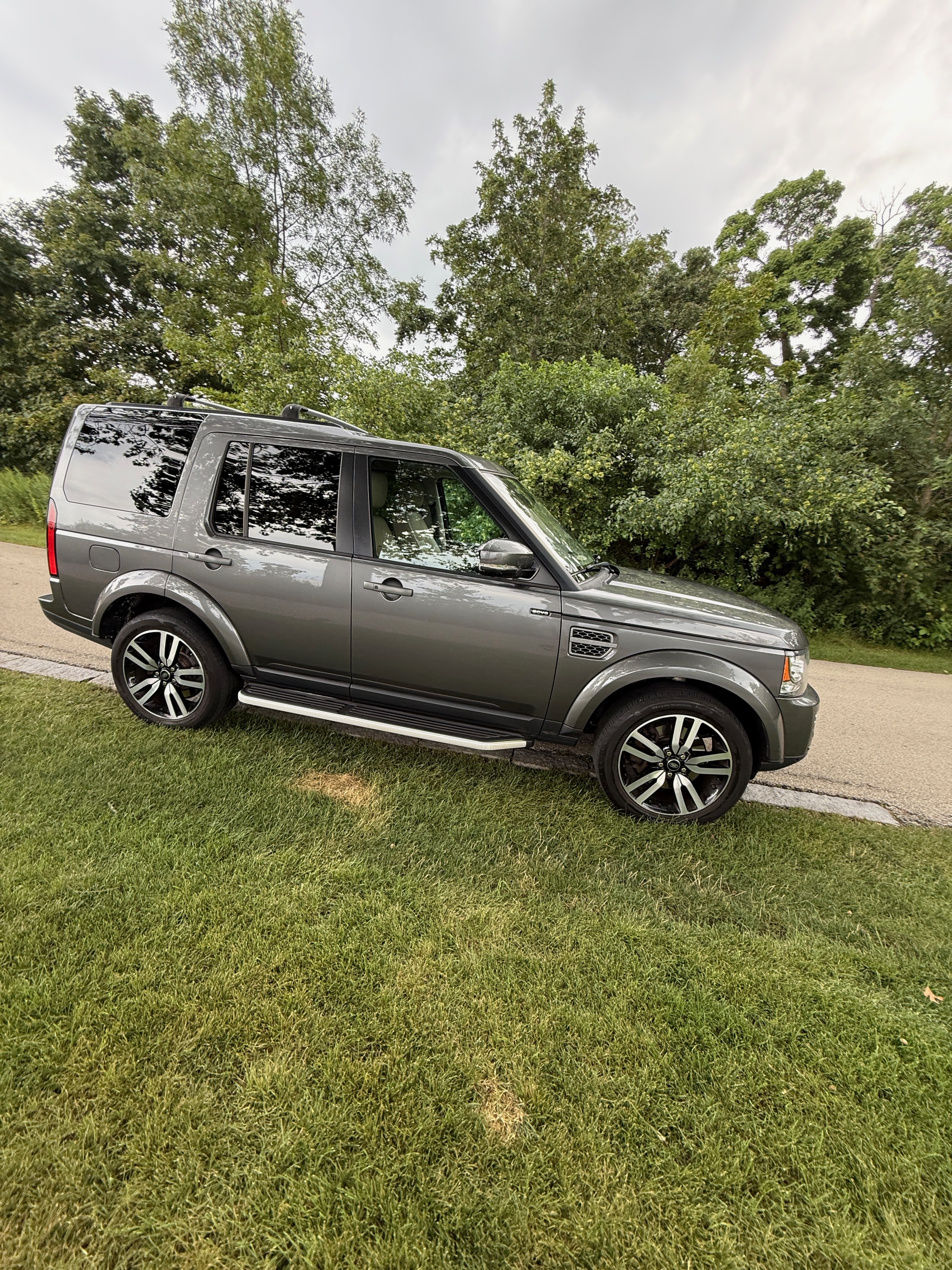 Used 2015 Land Rover LR4 HSE AWD/4WD image 12