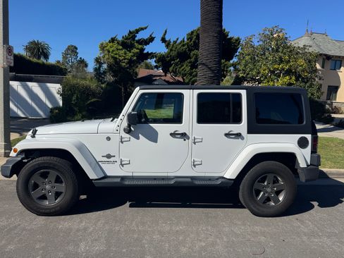 Used 2015 Jeep Wrangler Unlimited Sport image 2