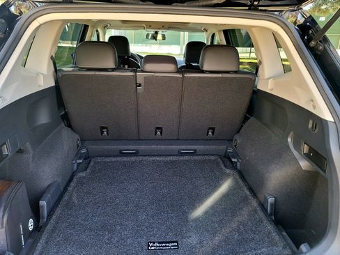 Used 2021 Volkswagen Tiguan SE w/ Panoramic Sunroof Package image 10