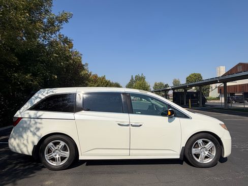 Used 2012 Honda Odyssey Touring Elite image 2
