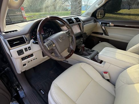 Used 2014 Lexus GX 460 Luxury w/ Preferred Accessory Package image 12
