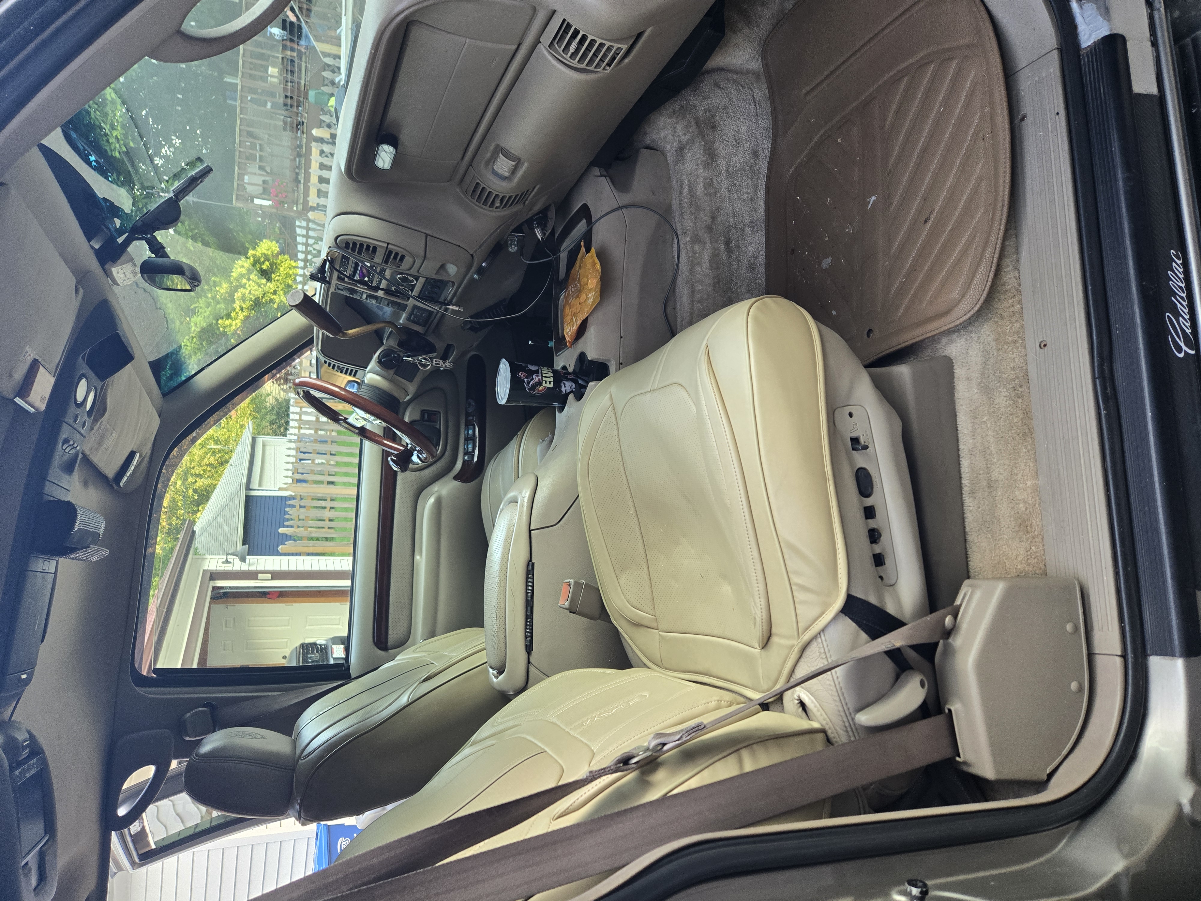 Used 2000 Cadillac Escalade 4WD image 6