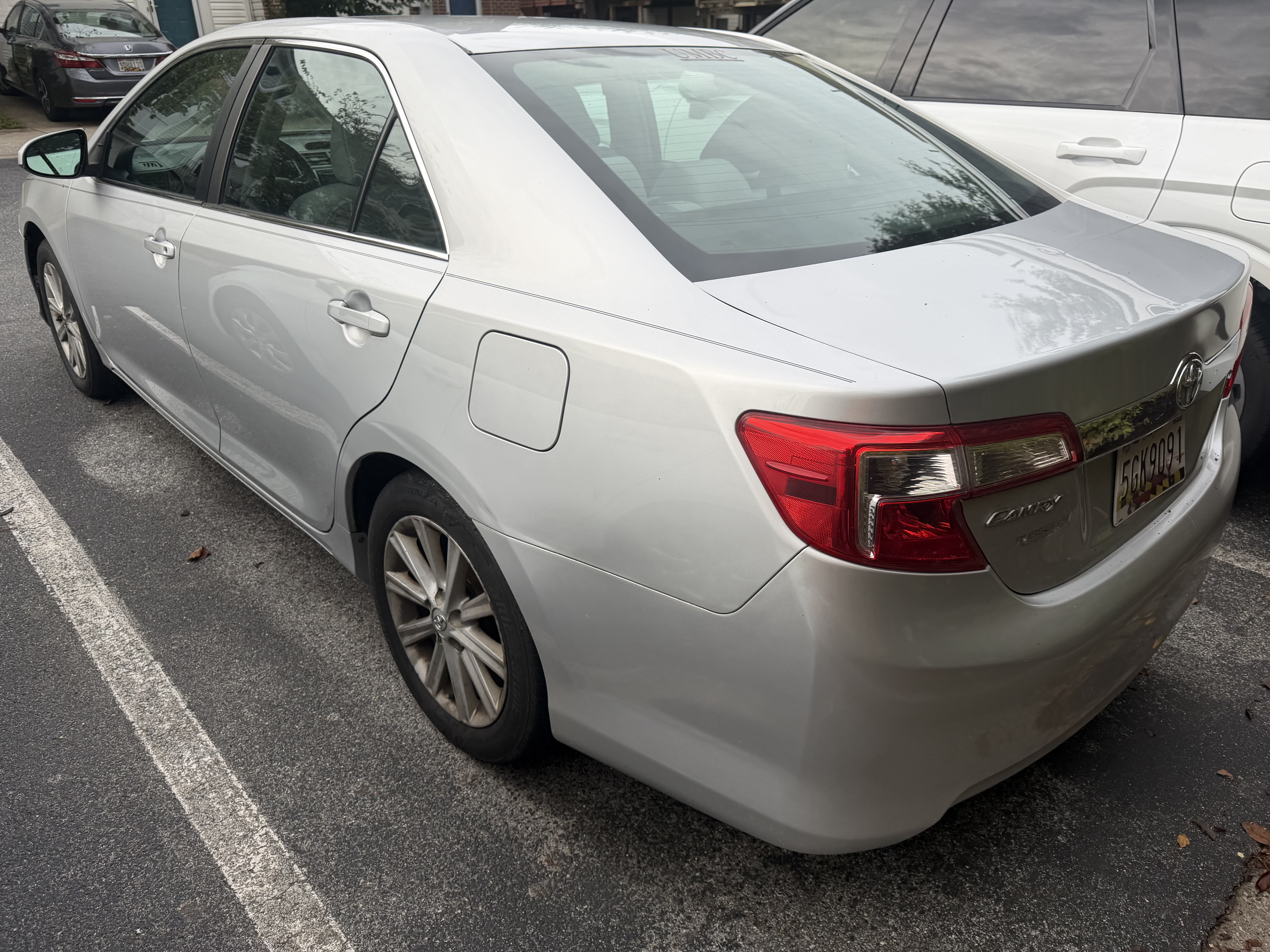 Used 2014 Toyota Camry XLE FWD image 4