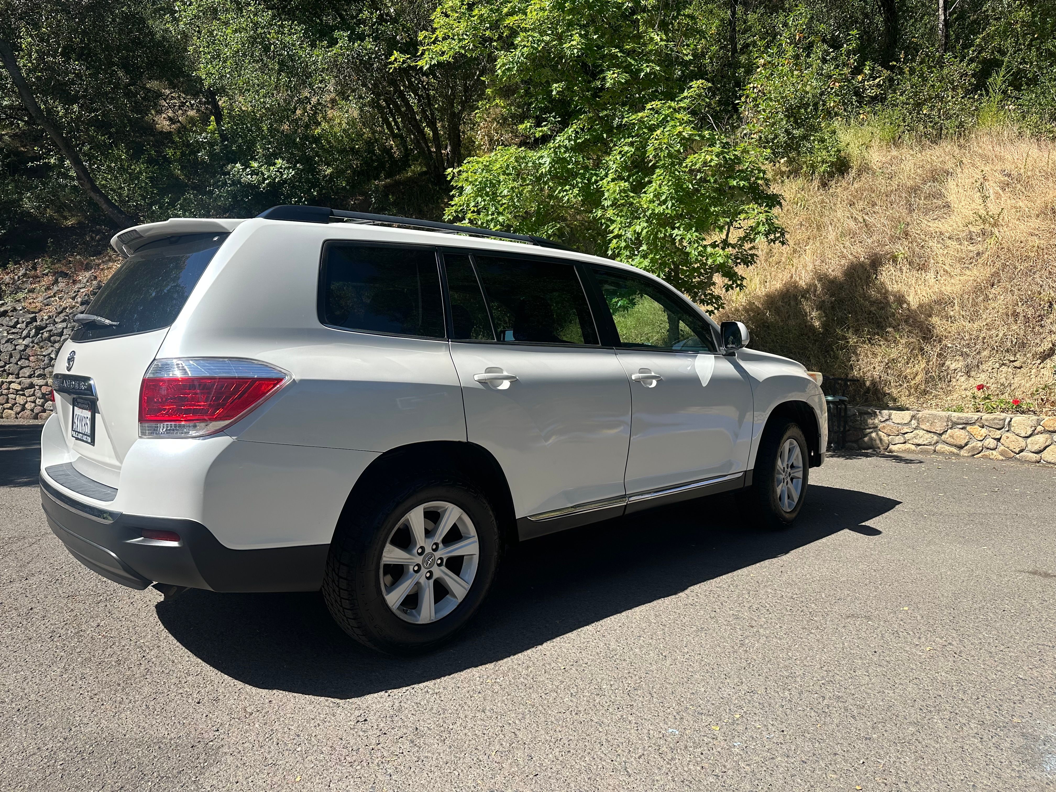 Used 2012 Toyota Highlander SE w/ Tow Pkg FWD image 9