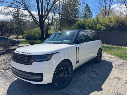 Used 2025 Land Rover Range Rover Long Wheelbase SE image 1
