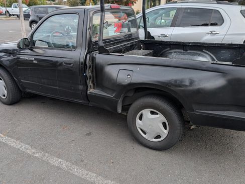 Used 2000 Toyota Tacoma 2WD Regular Cab image 3