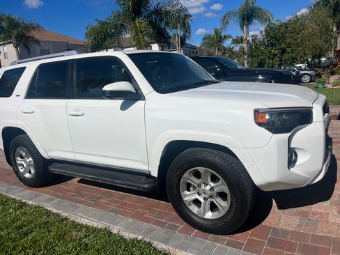 Used 2014 Toyota 4Runner SR5 image 10