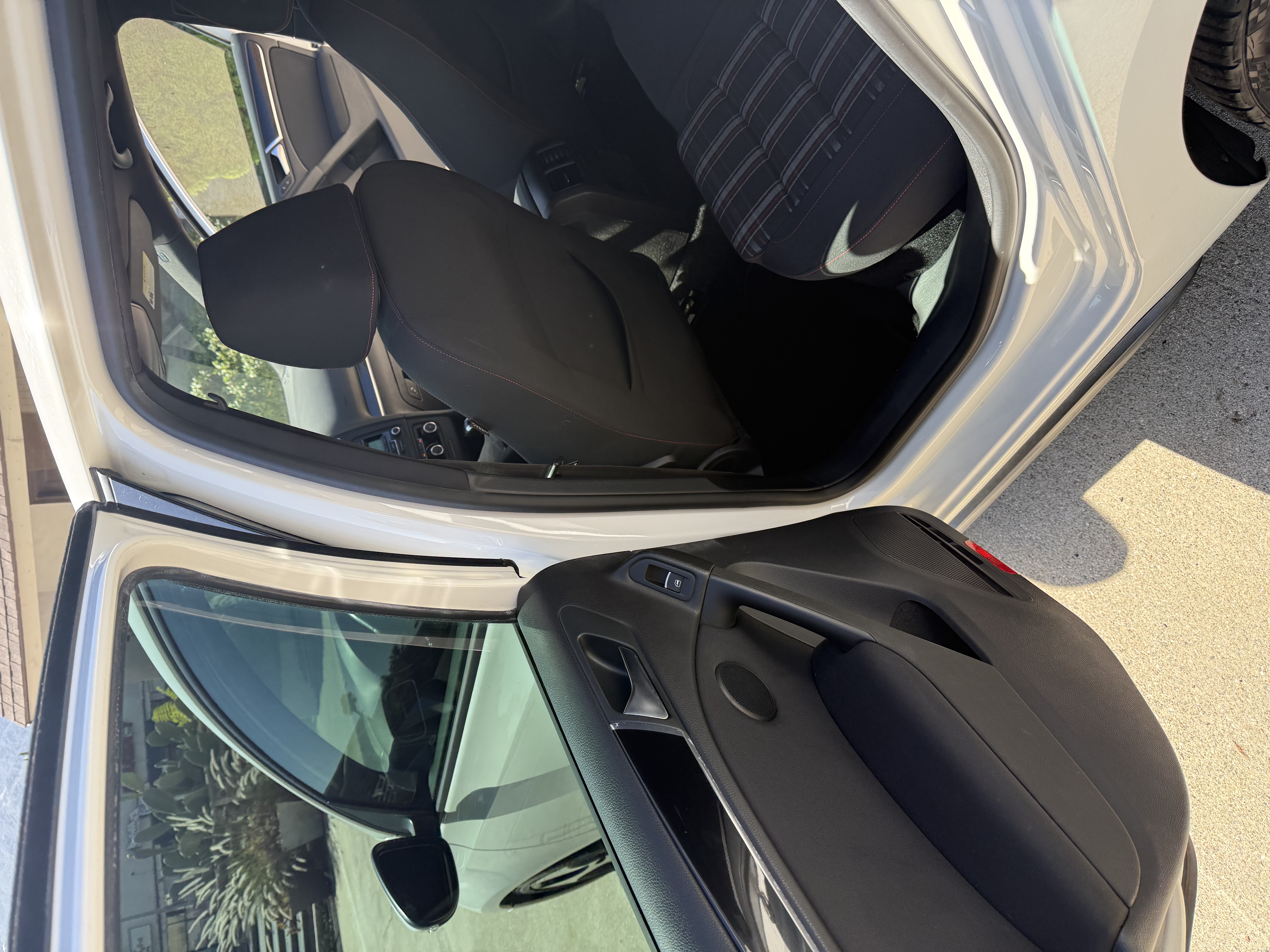 Used 2013 Volkswagen Golf 4-Door FWD image 17
