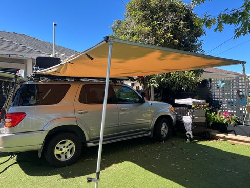 Used 2002 Toyota Sequoia Limited image 1