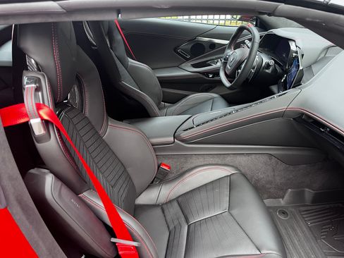 Used 2023 Chevrolet Corvette Stingray Premium Conv w/ Z51 Performance Package image 15