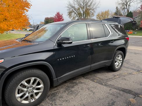 Used 2020 Chevrolet Traverse LT image 4