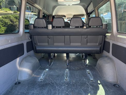 Used 2015 Mercedes-Benz Sprinter 2500 image 13