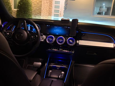 Used 2022 Mercedes-Benz GLB 250 250 Sport Utility 4D image 14