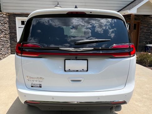Used 2026 Chrysler Pacifica Select FWD image 6