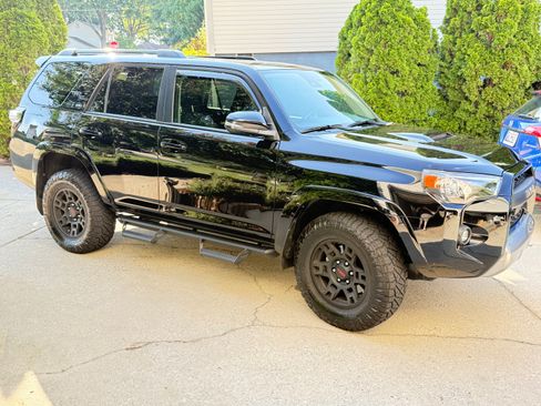 Used 2024 Toyota 4Runner TRD Off-Road Premium w/ Moonroof Package AWD/4WD image 4