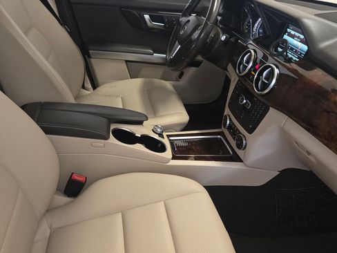 Used 2015 Mercedes-Benz GLK 350 4MATIC image 11