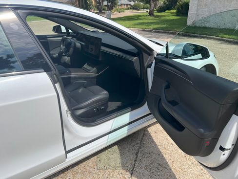 Used 2022 Tesla Model S Standard Range image 17
