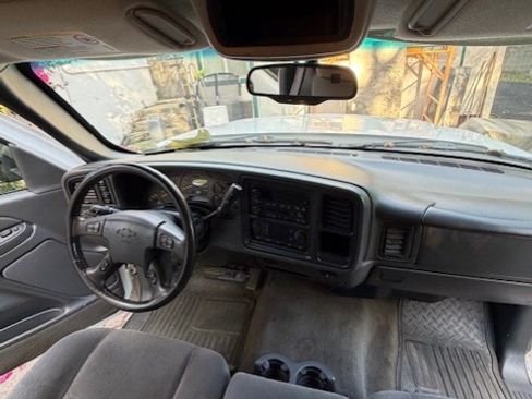 Used 2005 Chevrolet Silverado 2500 LS w/ Heavy-Duty Power Package image 25