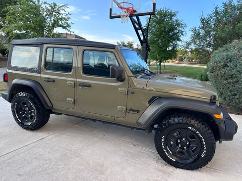 Used 2025 Jeep Wrangler Unlimited Sport AWD/4WD image 1