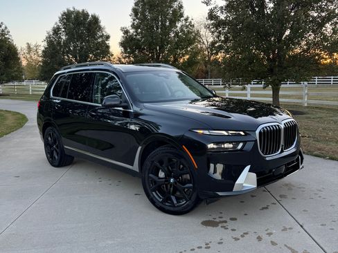Used 2025 BMW X7 xDrive40i w/ Premium Package image 6