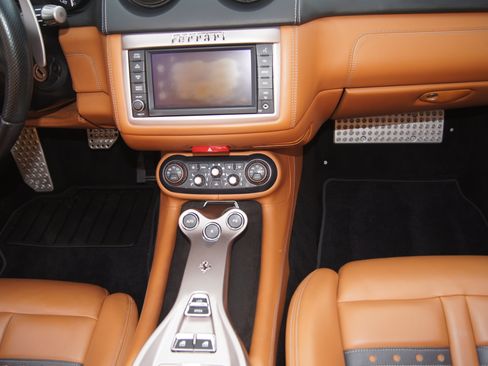 Used 2013 Ferrari California image 29