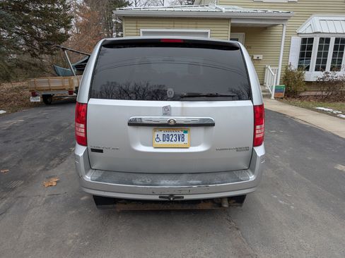 Used 2009 Chrysler Town & Country LX w/ PWR Convenience Group image 2