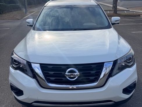 Used 2017 Nissan Pathfinder Platinum w/ Cargo Package image 4