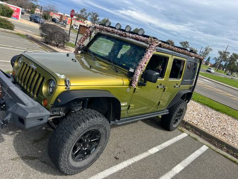 Used 2007 Jeep Wrangler Unlimited Sahara w/ Dual Top Group image 6