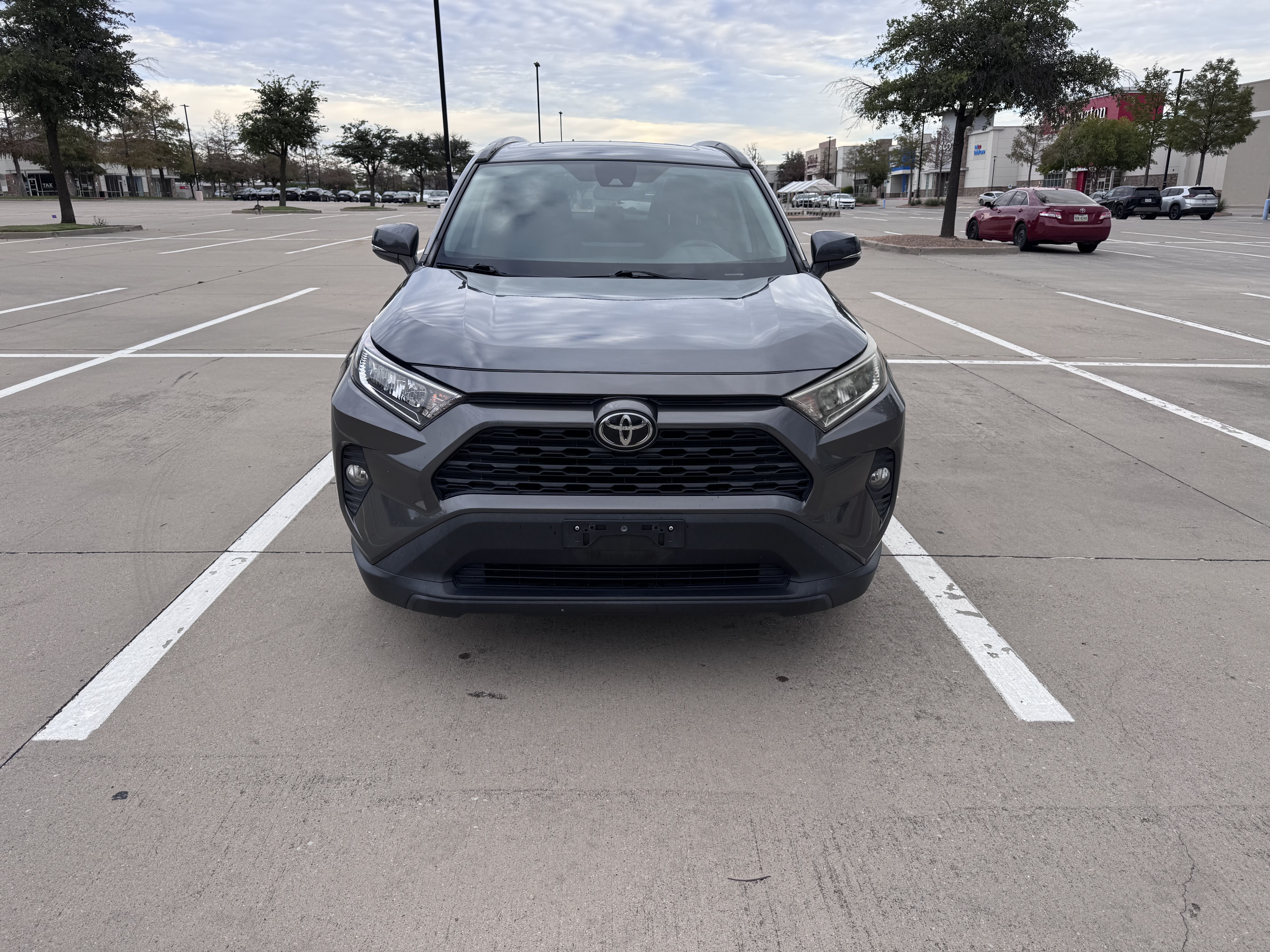 Used 2019 Toyota RAV4 XLE FWD image 4