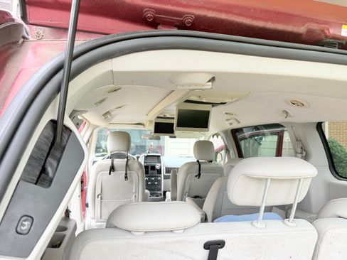 Used 2009 Dodge Grand Caravan SXT FWD image 9
