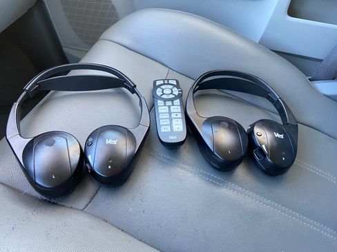 Used 2009 Chrysler Town & Country Touring image 18