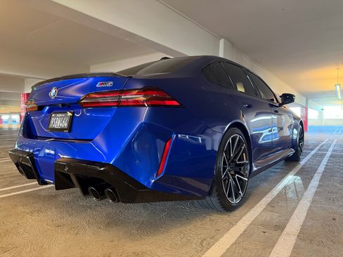 Used 2025 BMW M5 w/ Carbon Package image 1