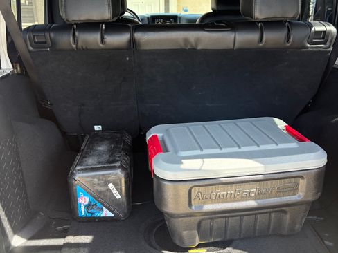 Used 2016 Jeep Wrangler Unlimited Rubicon image 11