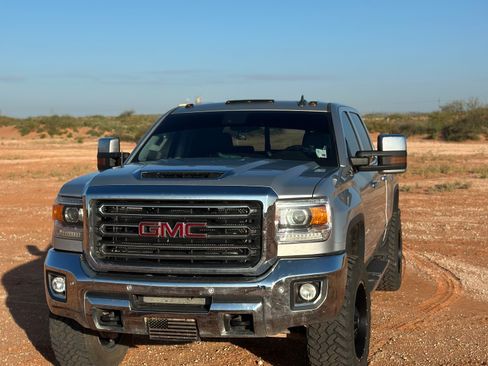 Used 2019 GMC Sierra 2500 SLT w/ Duramax Plus Package image 2