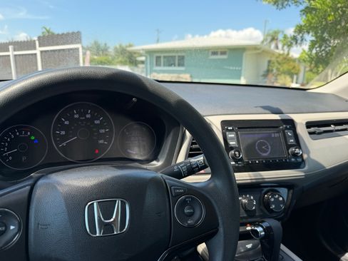 Used 2019 Honda HR-V LX image 5