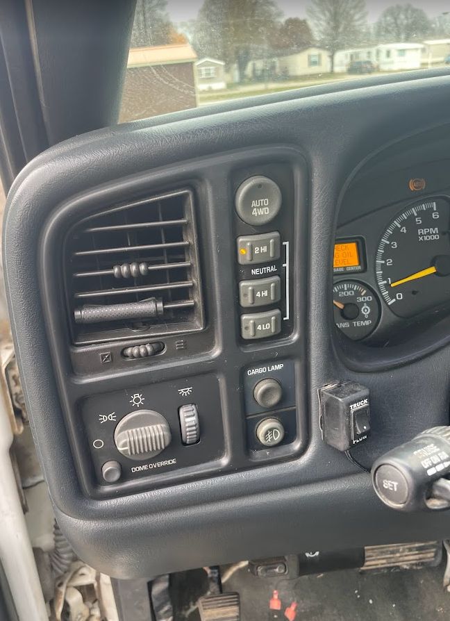Used 1999 Chevrolet Silverado 2500 LS w/ Snow Plow Prep Pkg AWD/4WD image 15