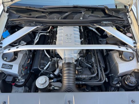 Used 2013 Aston Martin V8 Vantage Roadster image 27