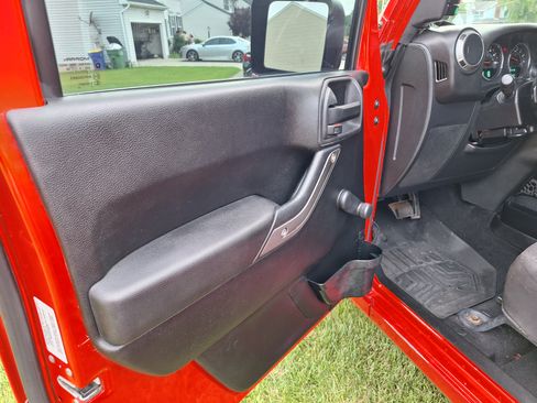 Used 2013 Jeep Wrangler Unlimited Sport w/ Connectivity Group AWD/4WD image 6