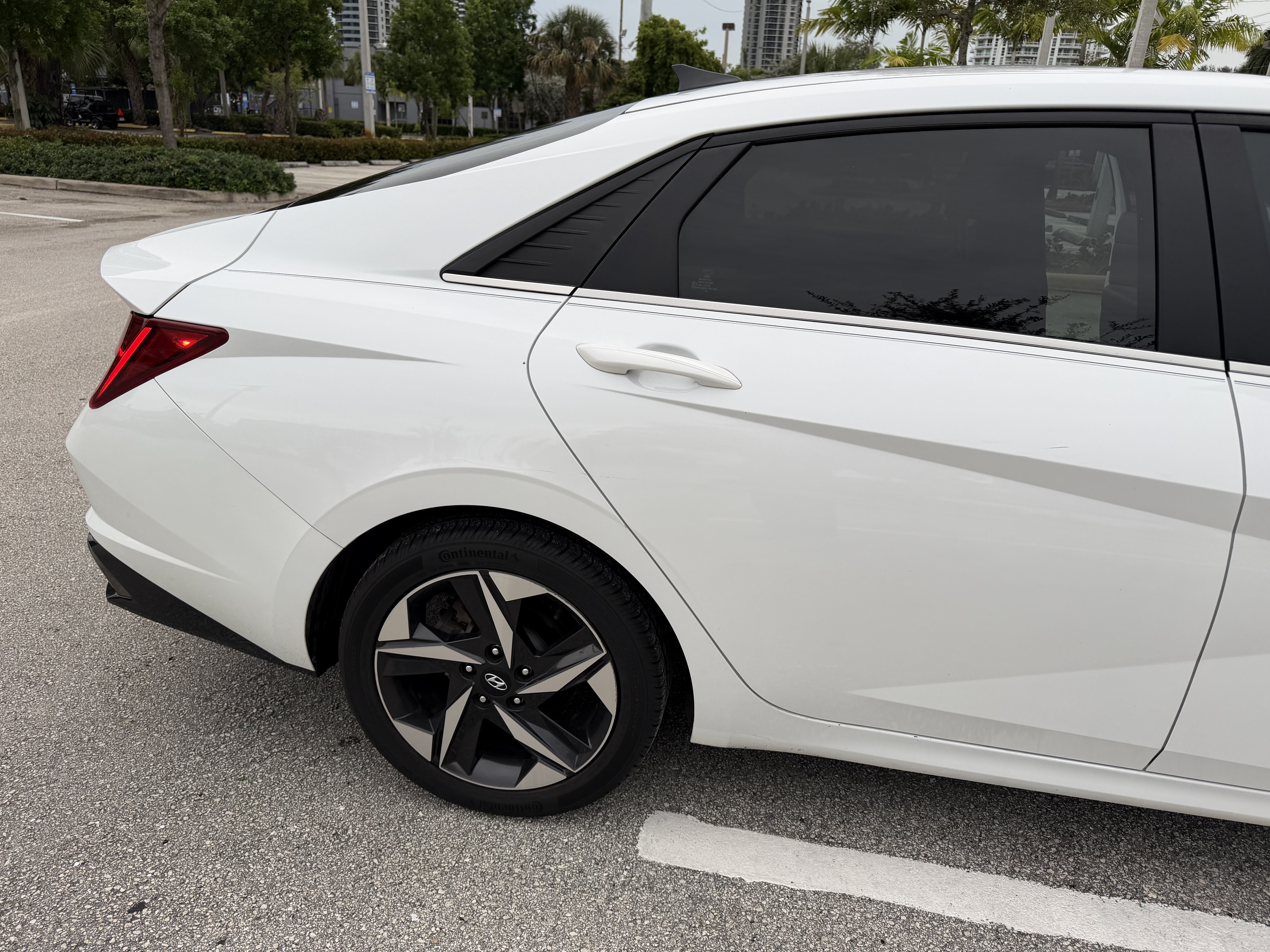 Used 2021 Hyundai Elantra SEL w/ Convenience + Premium Package FWD image 6
