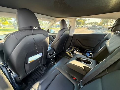 Used 2025 Tesla Model Y Long Range image 18