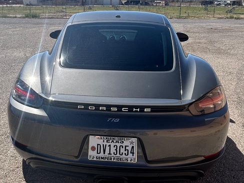 Used 2018 Porsche 718 Cayman image 4