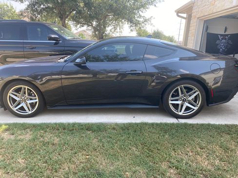 Used 2024 Ford Mustang Coupe image 6