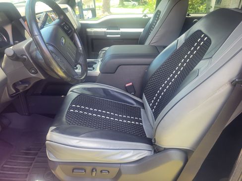 Used 2011 Ford F250 Lariat w/ Lariat Interior Pkg image 6