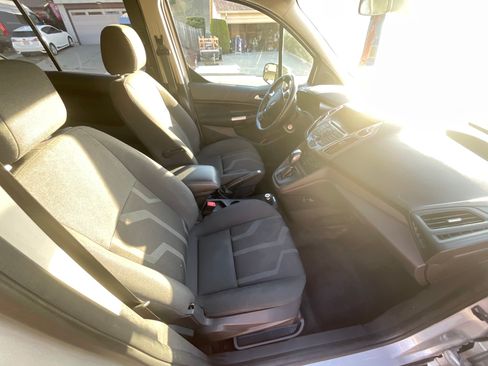 Used 2015 Ford Transit Connect XLT image 12