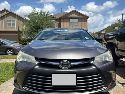 Used 2015 Toyota Camry LE image 26