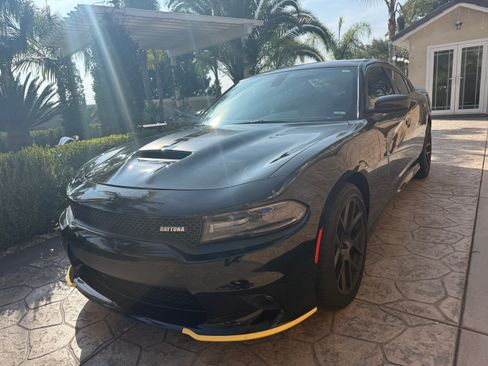 Used 2017 Dodge Charger R/T image 4