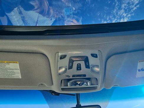 Used 2012 Toyota Sienna SE image 17